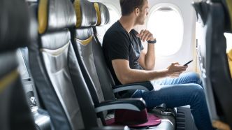 Porter ces vêtements du quotidien vous expose à un risque méconnu en avion