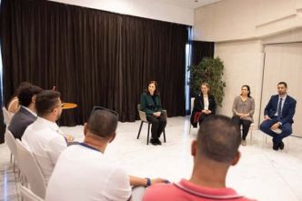 La cheffe du gouvernement rencontre des membres de la communauté tunisienne résidant à Séville