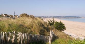 Située dans un coin ultra touristique des Côtes-d'Armor, cette plage fait pourtant partie des plus polluées de France