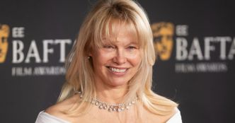 Pourquoi on aime tant le style de Pamela Anderson des années 90 à aujourd'hui ?