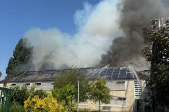 Le toit en panneaux solaires s'enflamme dans une école de Villepinte, pas de blessé