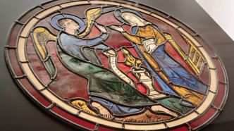 Le vitrail de l'Annonciation de la rose sud de Notre-Dame de Paris, Anvers et contre tout