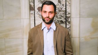 Penn Badgley et Meghann Fahy réunis dans une comédie romantique adaptée d'un best-seller à succès