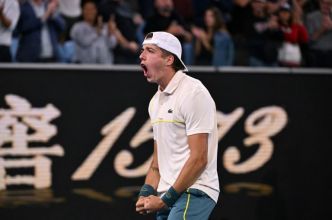 Cazaux se fait peur mais rejoint De Minaur au deuxième tour à Wimbledon
