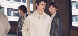 Retour des tongs, foulards couleur craie... 5 pièces à retenir de la Paris Fashion Week été 2026