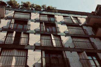 Canicule : l'installation massive de volets s'impose dans le débat public