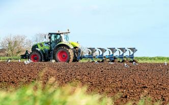 Cesser « d'alimenter la machine de guerre » : des surtaxes sur les engrais russes entrent en vigueur ce mardi