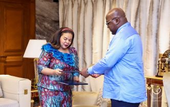 RDC : le président de la République a reçu l'original de l'Accord de paix signé à Washington