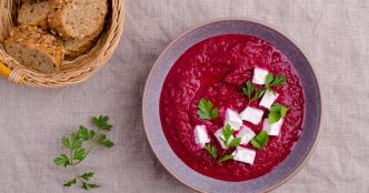 Une betterave, un peu de chèvre frais et votre Thermomix : ce velouté glacé bluffe tout le monde à l'apéro