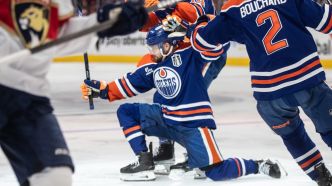 Arvidsson à Boston, qui ajoute aussi du papier sablé