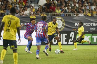 Football - Ligue 2 : le Pau FC prolonge Ousmane Kanté