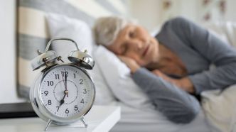 Le nombre d’heure qu’il faut vraiment dormir après 60 ans pour rester en bonne santé