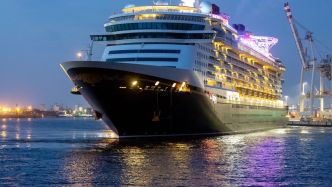 Elle tombe par-dessus bord, son père saute pour essayer de la sauver : deux passagers finissent à l'eau pendant une croisière Disney