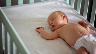 Pendant les nuits de canicule, comment habiller son bébé la nuit pour qu'il n'ait pas trop chaud
