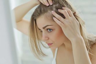 Stress, tabac, alimentation... tout ce qui favorise les cheveux blancs