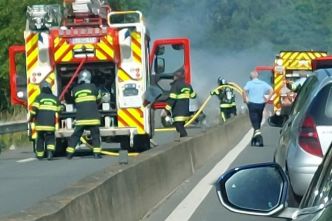 Une voiture incendiée sur l'autoroute A26 dans le sens Reims-Calais provoque d'importants bouchons