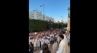 Tunis : Les jeunes médecins dans la rue pour réclamer leurs droits