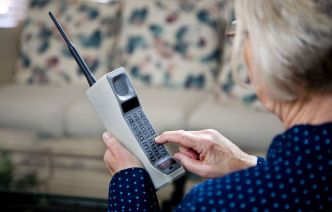 D'à peine portables à mini-ordinateurs, les cellulaires fêtent leurs 40 ans au Canada