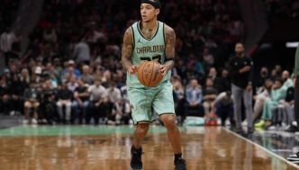 Tre Mann revient à Charlotte pour trois ans