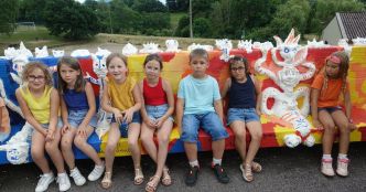 Vosges. Nompatelize : des enfants créent un banc de l'amitié avec des artistes
