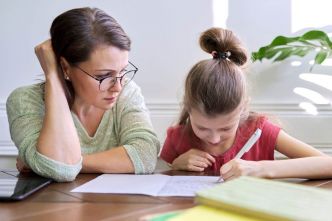 Plus d'une mère sur deux n'a plus confiance en l'école, une réalité qui pourrait bouleverser les inscriptions dès septembre