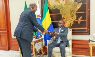 Le Chef de l'État reçoit l'Ambassadeur de la République d'Angola
