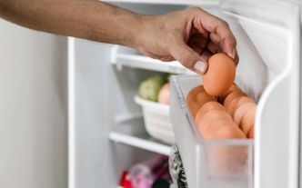 Pourquoi vos œufs ne devraient jamais être sur la porte du frigo (et où ils doivent être)