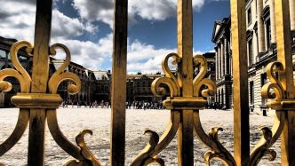 Elle venait des États-Unis avec sa famille : une petite fille de 10 ans est morte lors de sa visite au château de Versailles