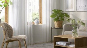 Enfin tranquilles : ce rideau IKEA à 3€ remplace la moustiquaire et bloque efficacement les moustiques, même fenêtres ouvertes !