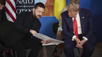 Guerre en Ukraine : les États-Unis annoncent cesser la livraison d'armes à Kiev
