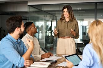Formation des collaborateurs d'agents immobiliers : un décret décisif en gestation