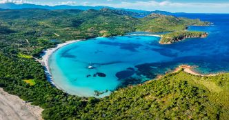 En Corse, cette baie arrondie est considérée comme l'une des plus belles plages de l'île de Beauté