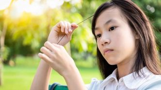 Trichotillomanie : pourquoi certaines personnes s'arrachent les cheveux ?