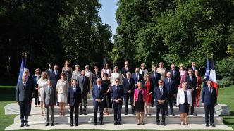 Le gouvernement Bayrou a enfin sa photo de famille (et Emmanuel Macron est bien dessus)