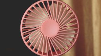 Avec la canicule, ce qu'il faut savoir avant de se ruer sur un mini-ventilateur pour se rafraîchir