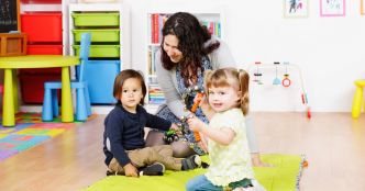 Cette enquête révèle combien d'employés de crèche il manque, et c'est colossal