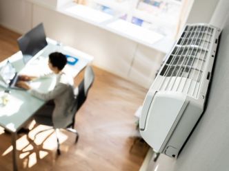 Massifier la climatisation ? Une proposition loin de faire consensus