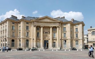 Trop de diplômés, pas assez d'emplois : l'étude qui bouscule un dogme français