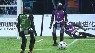 La Chine a organisé le premier tournoi de foot... de robots guidés par IA, les images font le buzz