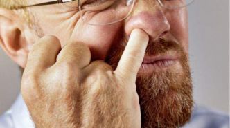 Ce Que Signifie Le Fait De Se Curer Le Nez En Public (D'Après Les Psychologues).