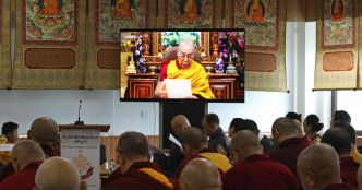 Le dalaï-lama réaffirme son contrôle sur sa propre succession, au grand dam de la Chine