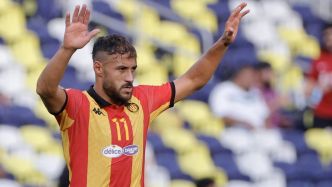 VIDÉO Youcef Belaïli menotté à l'aéroport de Roissy après une altercation en plein vol au retour de la Coupe du monde des clubs