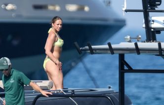 La star canadienne Tate McRae fête ses 22 ans entre amis à Saint-Tropez