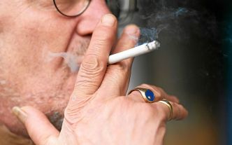 L'OMS suggère « d'augmenter les prix du tabac, de l'alcool et des boissons sucrées d'au moins 50 % d'ici 2035 »
