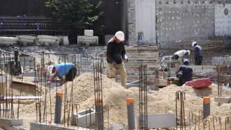 Nouveau drame à cause de la canicule : un ouvrier de 51 ans meurt après avoir fait un malaise sur un chantier, il a subi "un gros coup de chaud" et a été "pris de convulsions"