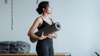 Adieu les pompes et les abdos : selon une coach sportive, voici le meilleur exercice pour perdre du ventre après 50 ans