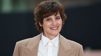Inès de la Fressange (67 ans) : voici le parfum "raffiné” qu'elle porte tous les jours depuis plus de 30 ans