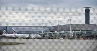 Grève des contrôleurs aériens : les aéroports parisiens annoncent 40 % d'annulation des vols vendredi