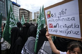 Caricature en Turquie: les quatre membres du magazine en détention