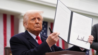 Trump impose des droits de douane d'au moins 20 % sur le Vietnam